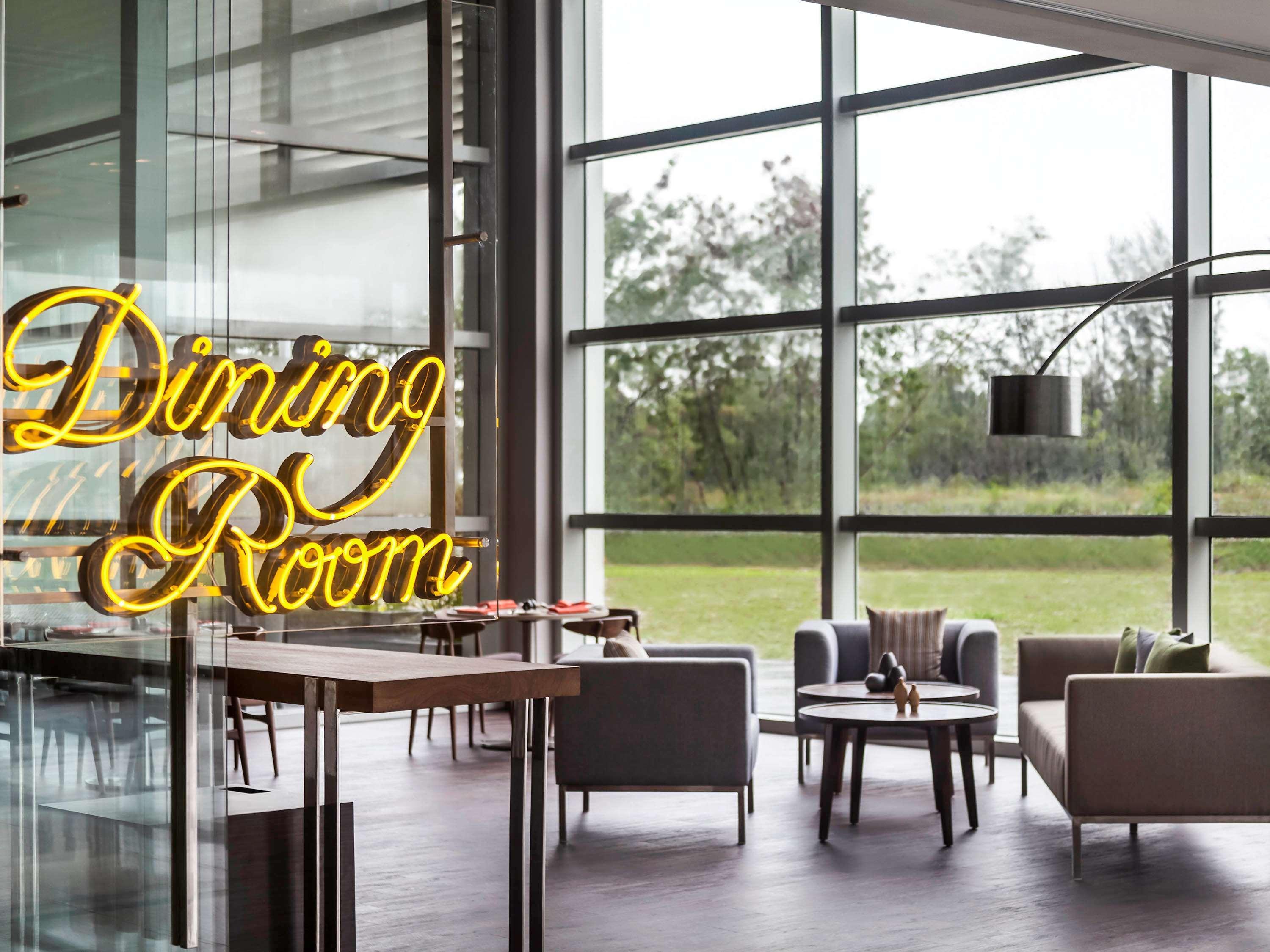 Pullman Miri Waterfront Hotell Exteriör bild Dining Room