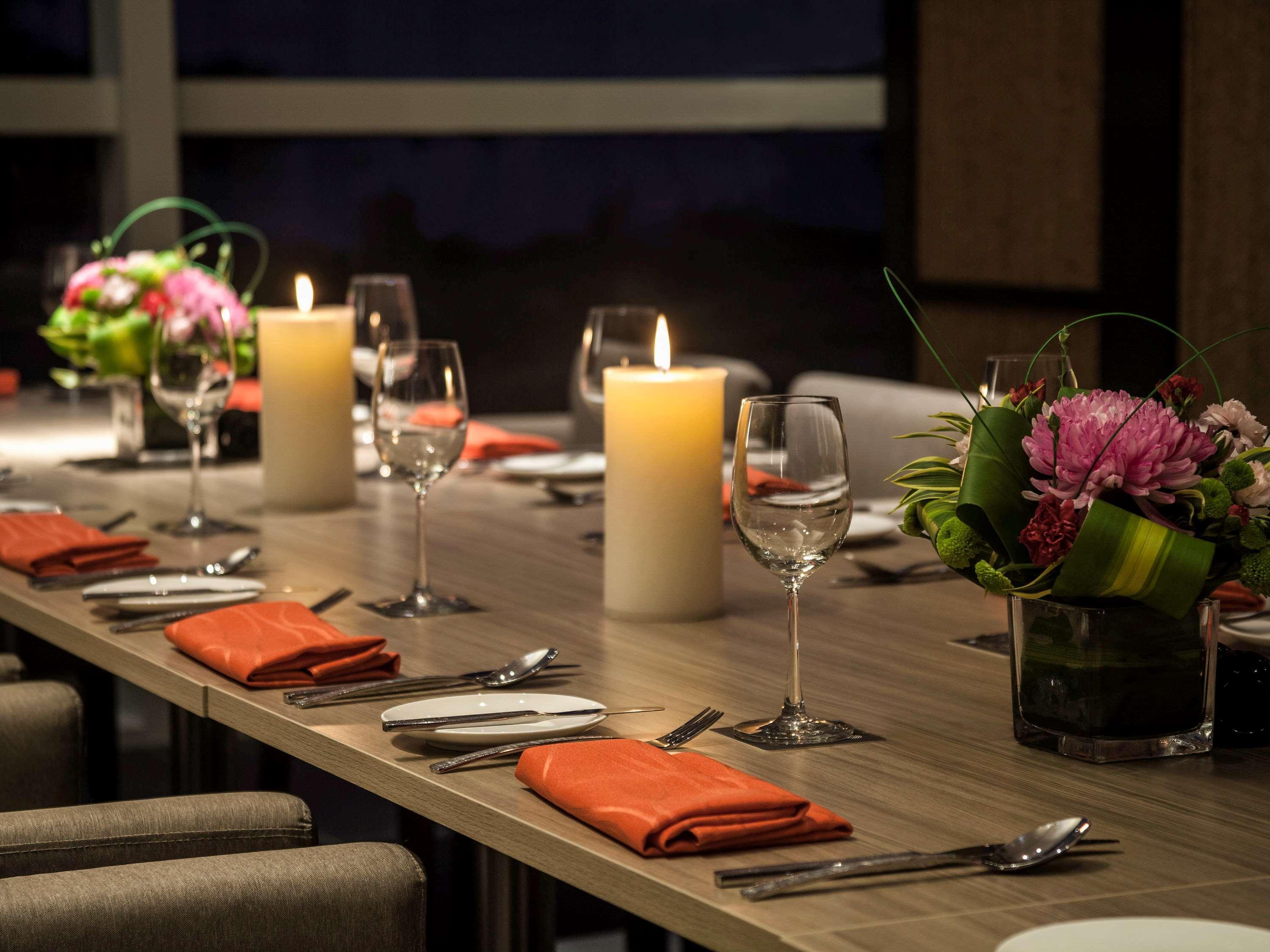 Pullman Miri Waterfront Hotell Exteriör bild A table set for a meal