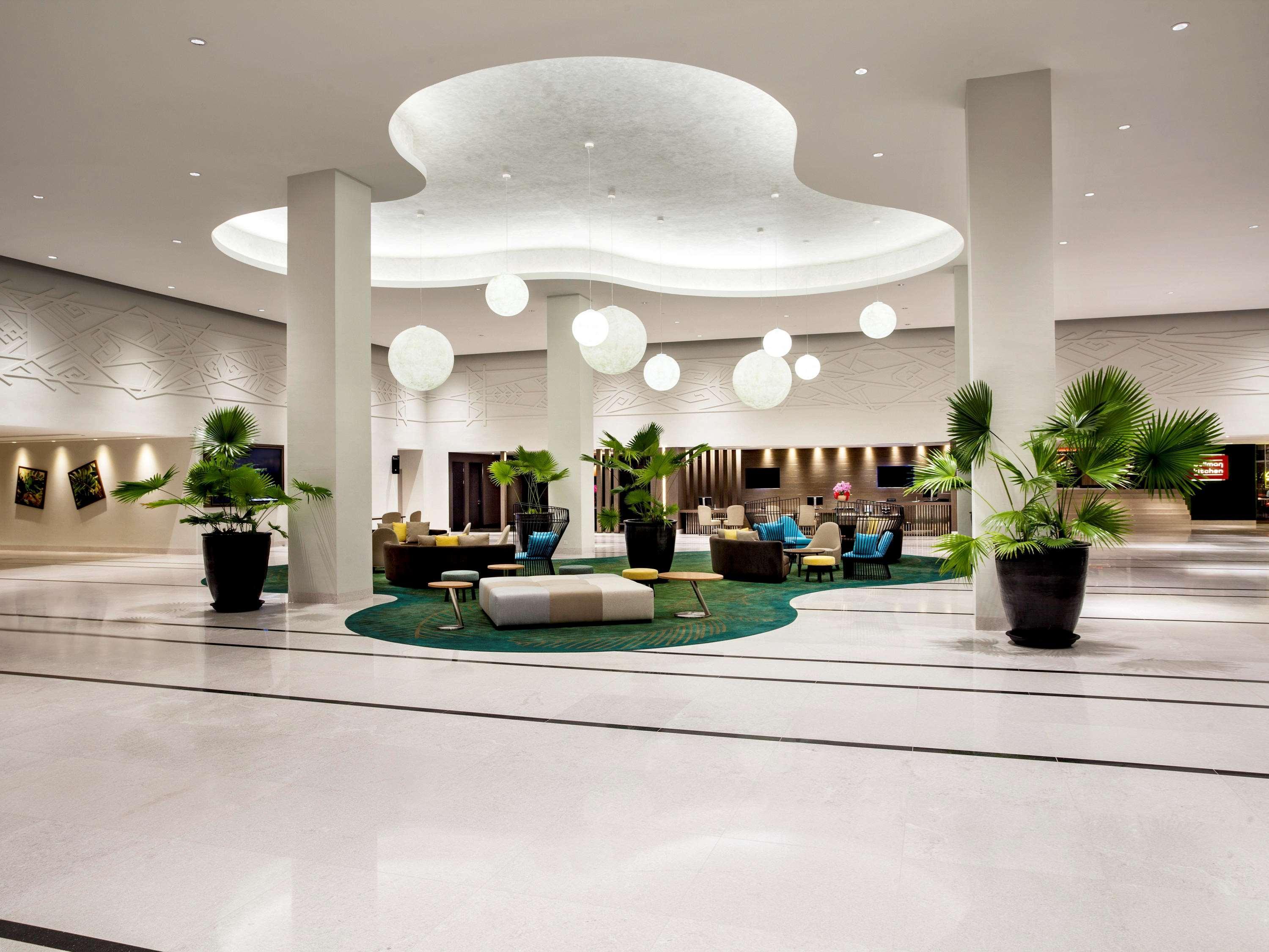 Pullman Miri Waterfront Hotell Exteriör bild The lobby of the hotel