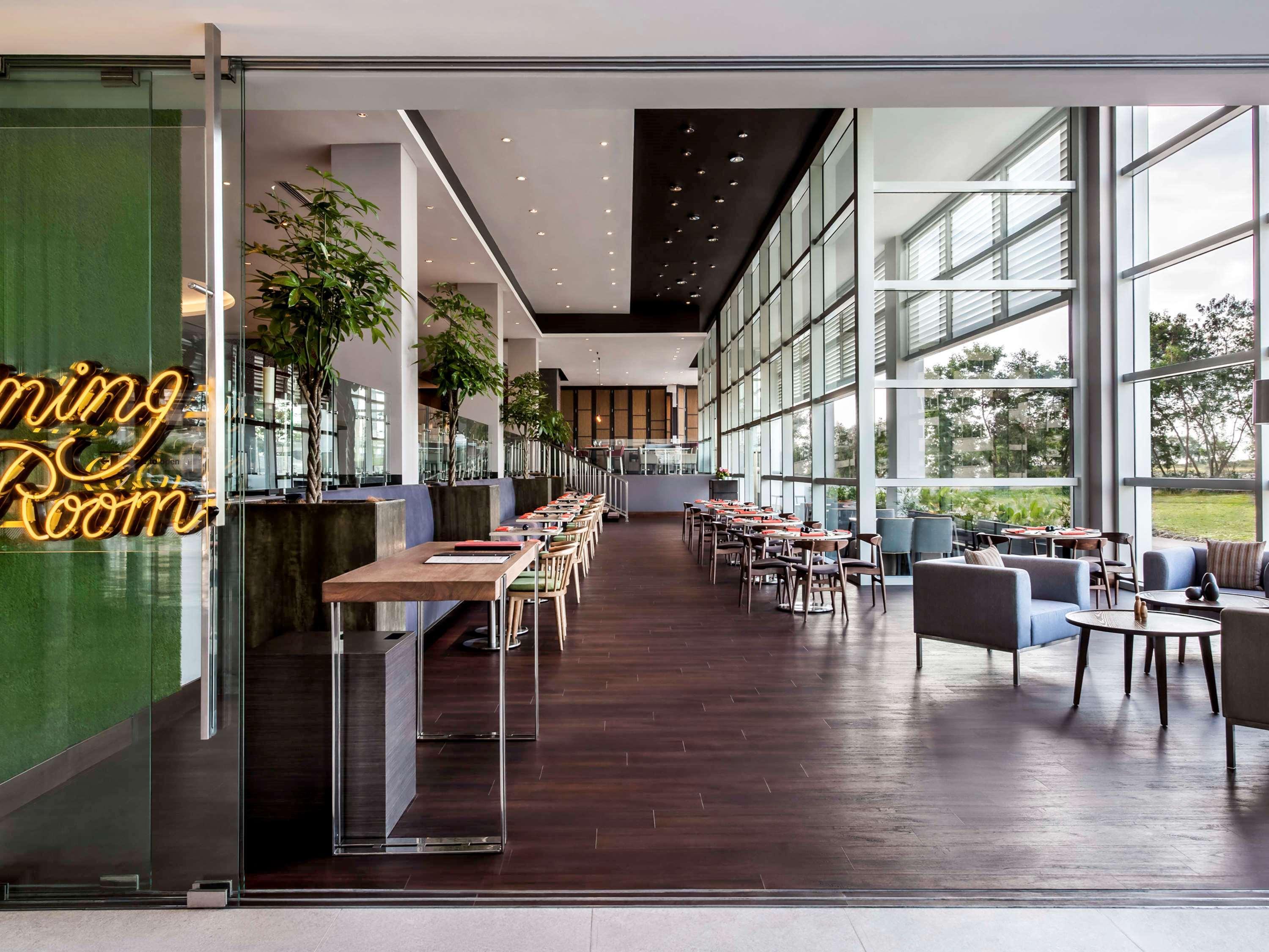 Pullman Miri Waterfront Hotell Exteriör bild Dining Room
