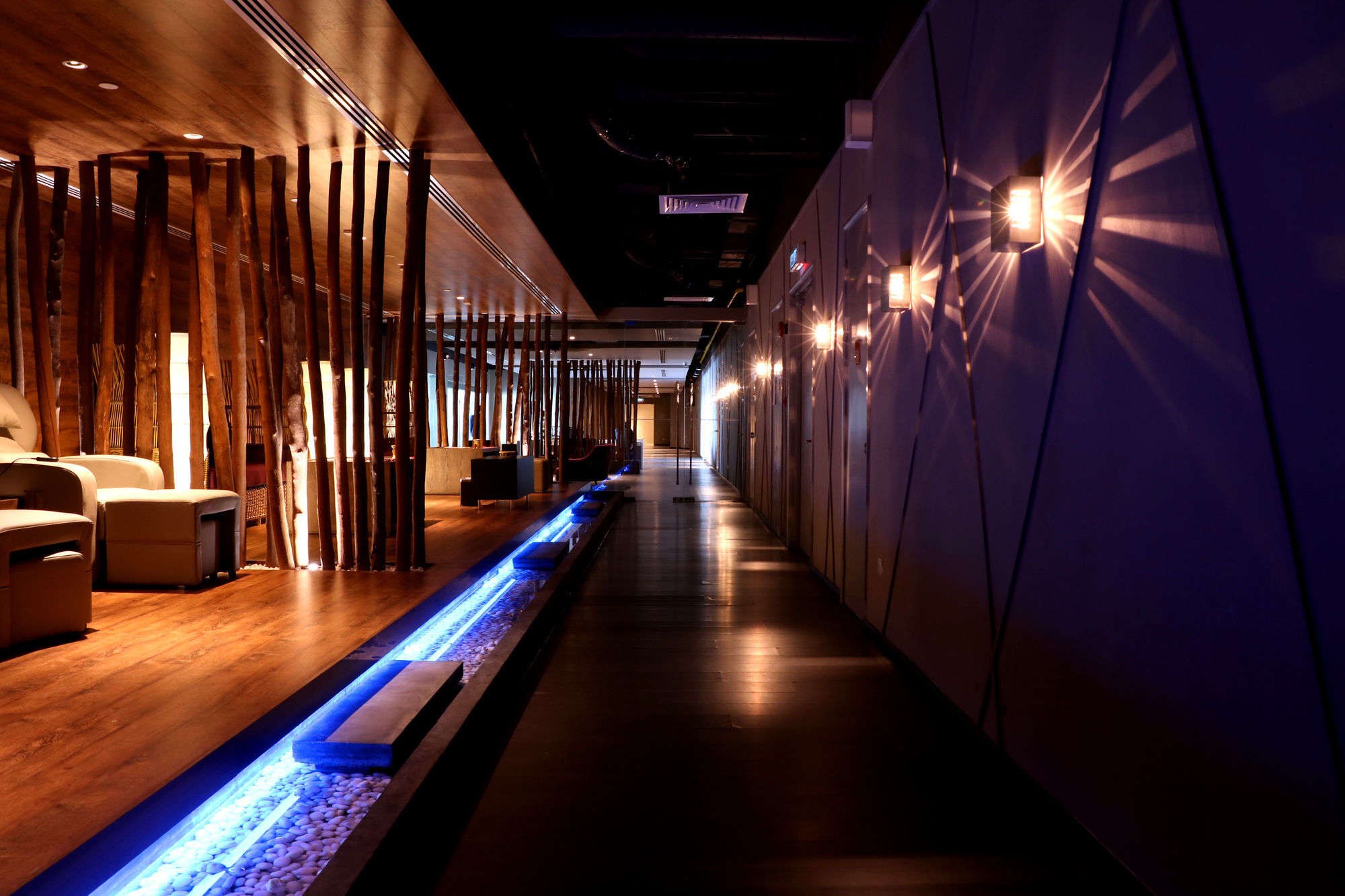 Pullman Miri Waterfront Hotell Exteriör bild The interior of the airport's VIP lounge
