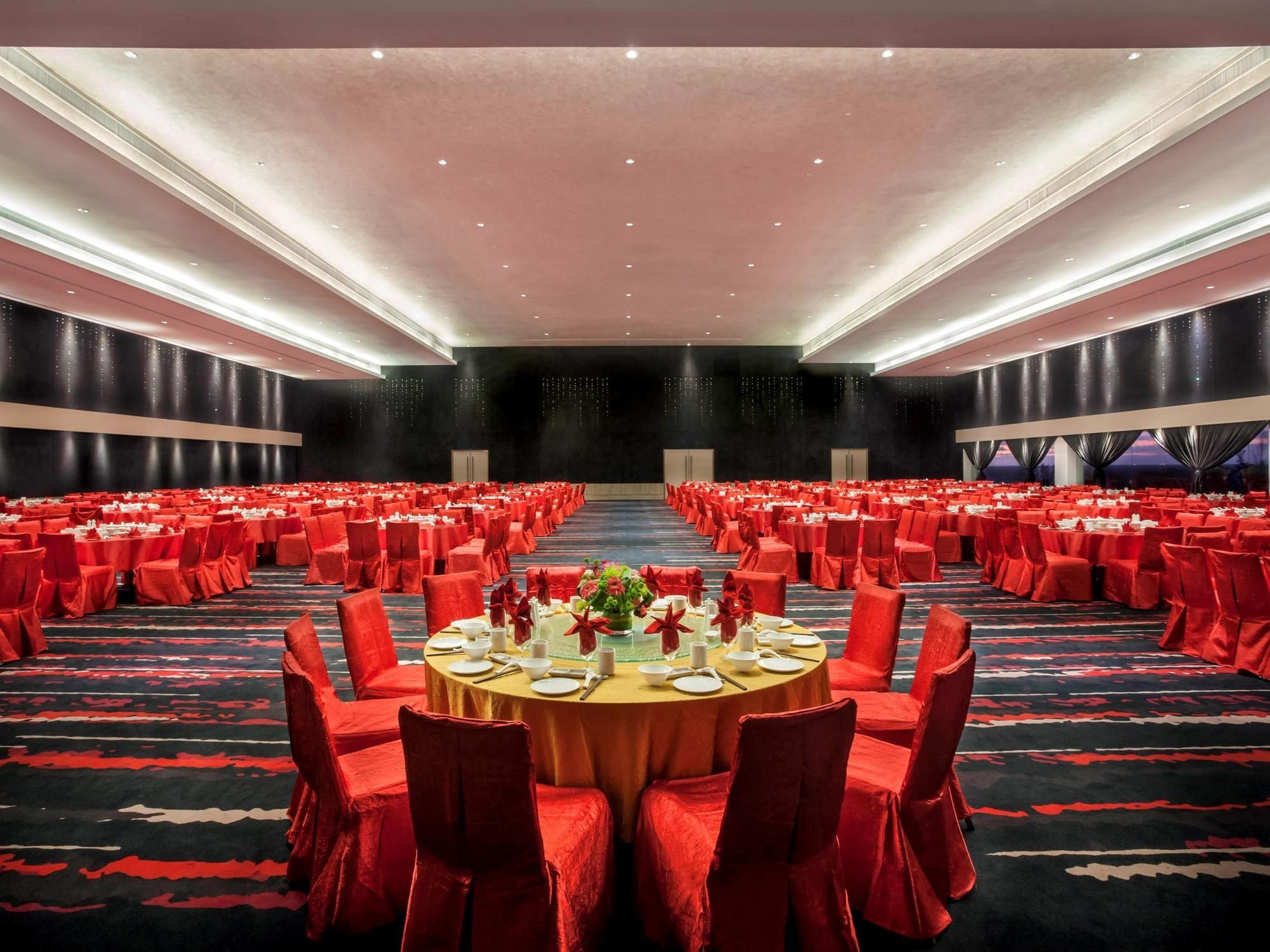 Pullman Miri Waterfront Hotell Exteriör bild The Grand Ballroom