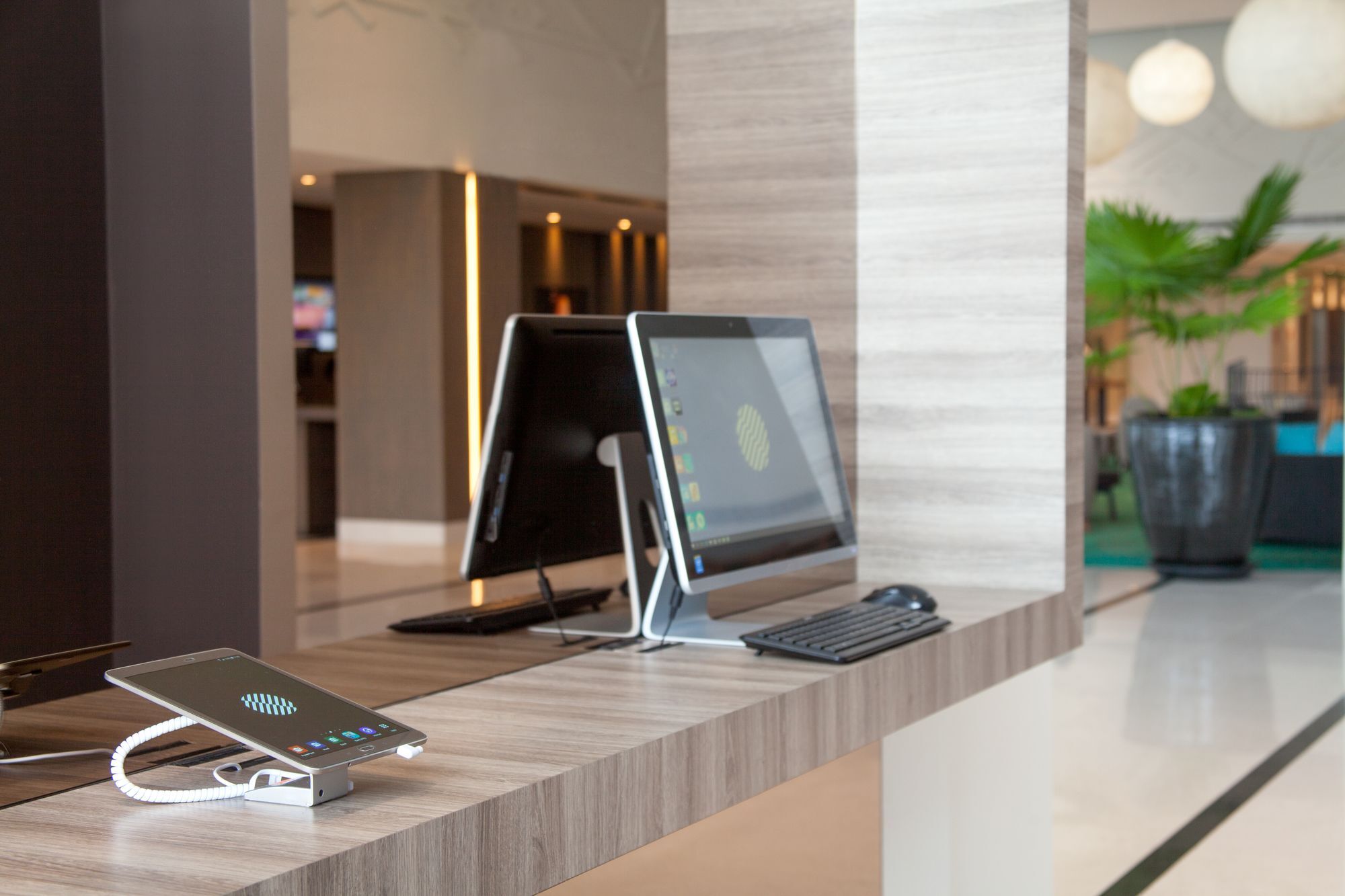 Pullman Miri Waterfront Hotell Exteriör bild A computer at a hotel