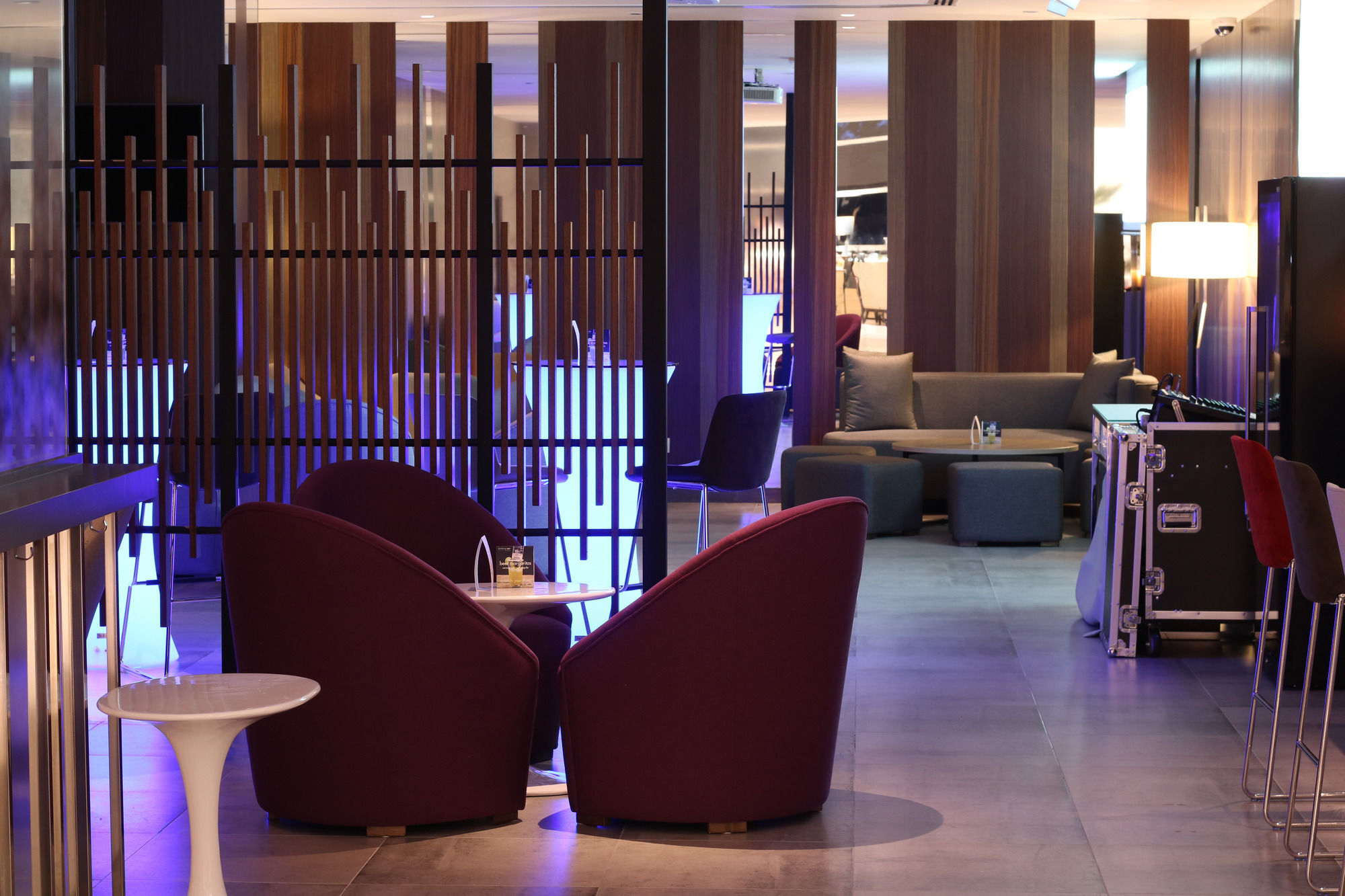Pullman Miri Waterfront Hotell Exteriör bild The lounge at the airport