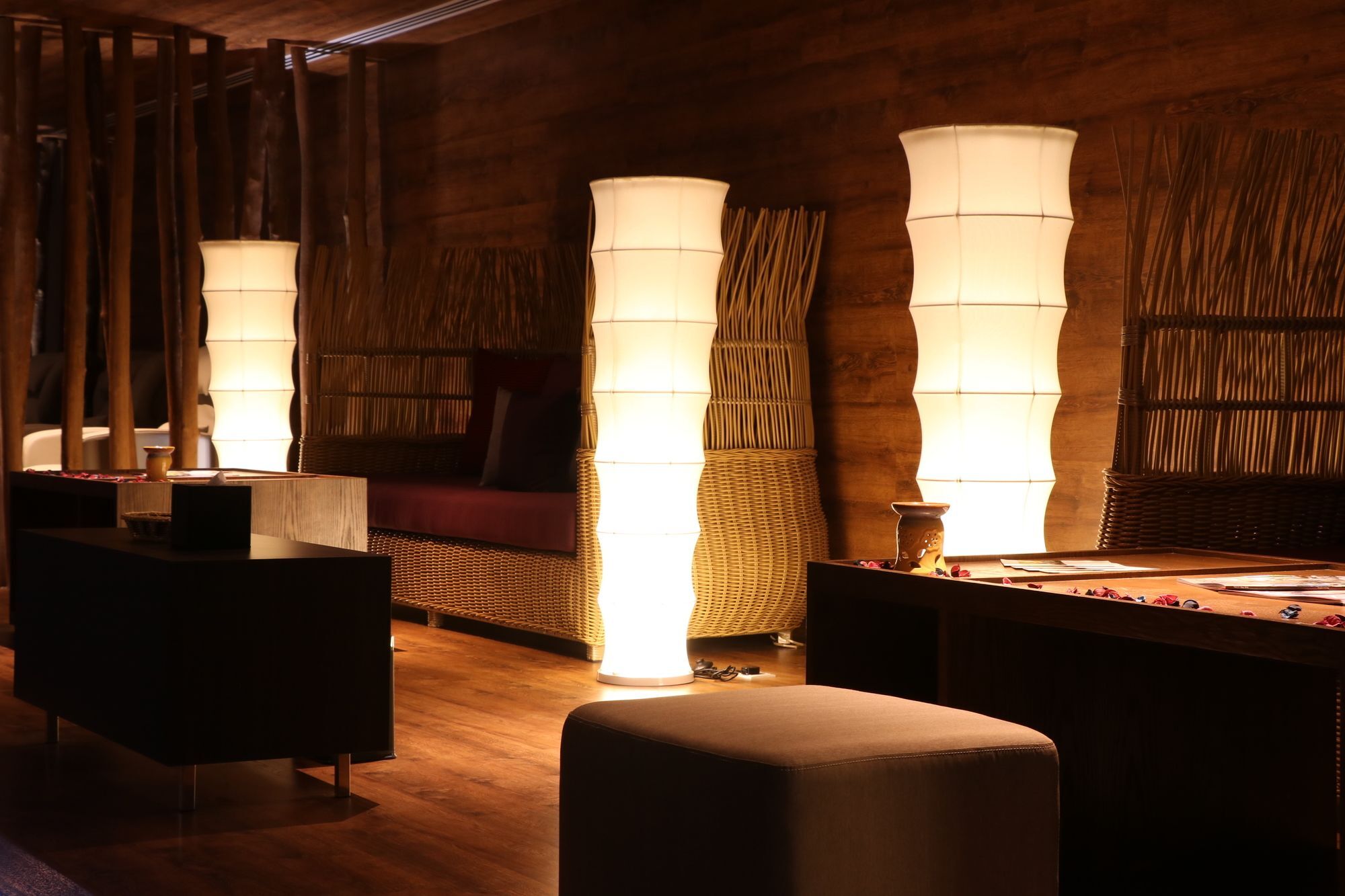 Pullman Miri Waterfront Hotell Exteriör bild Interior of the spa