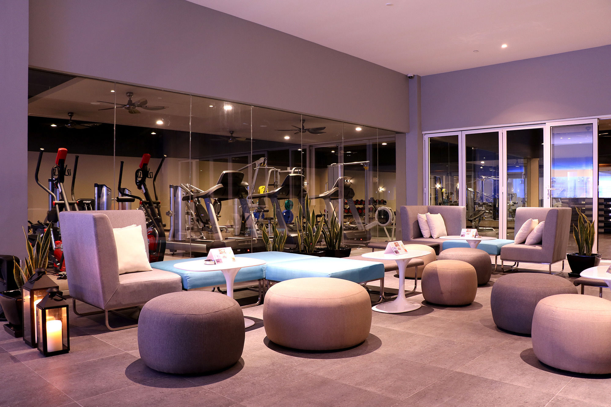 Pullman Miri Waterfront Hotell Exteriör bild The gym at the hotel