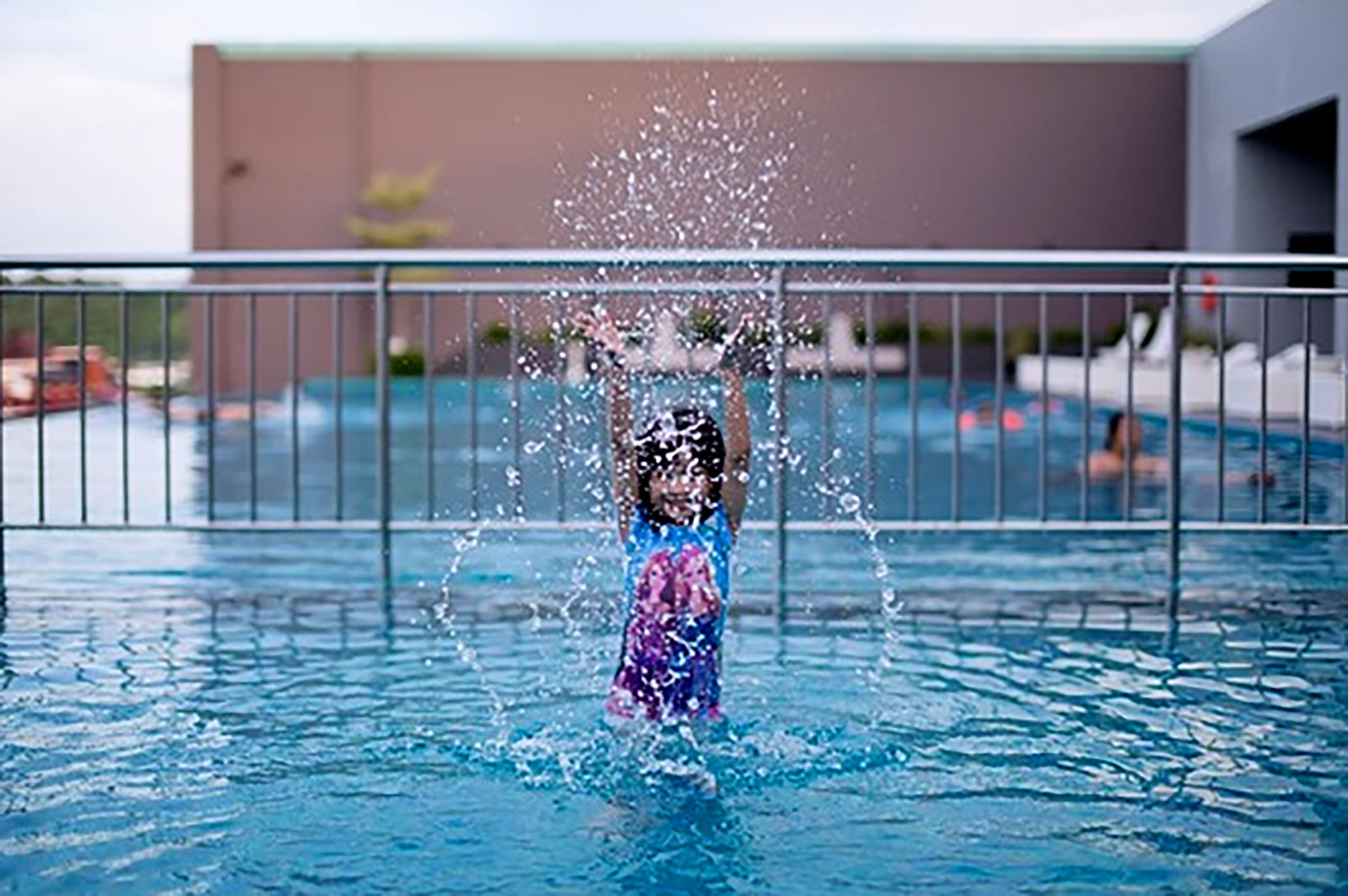 Pullman Miri Waterfront Hotell Exteriör bild Swimming pool at the hotel