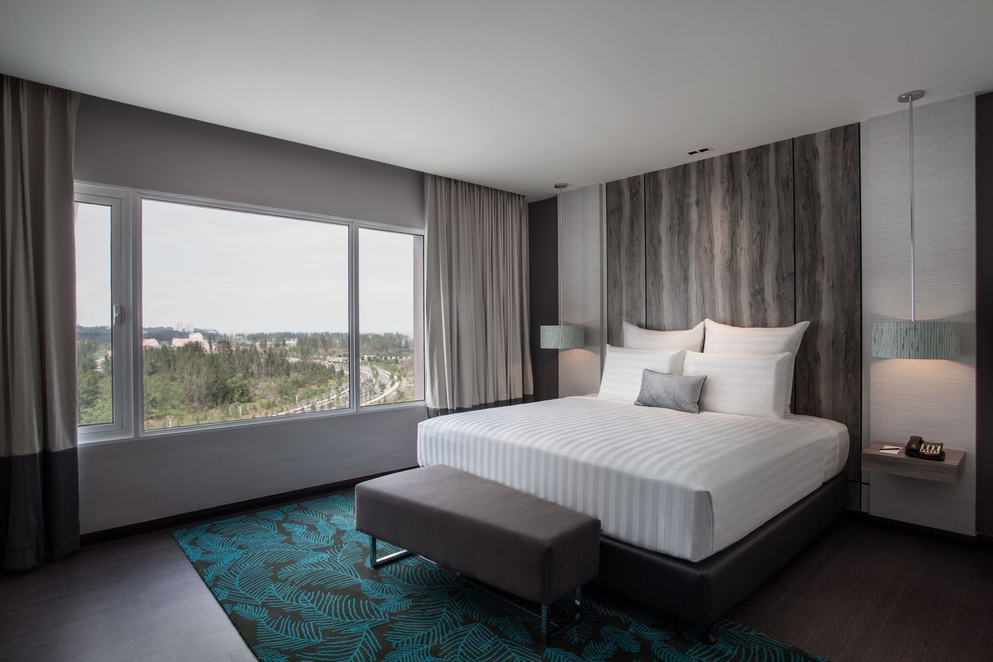 Pullman Miri Waterfront Hotell Exteriör bild Executive Suite bedroom